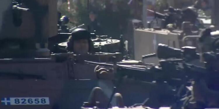 Παρέλαση 28ης Οκτωβρίου: Η χειρίστρια άρματος που έκλεψε όλα τα βλέμματα